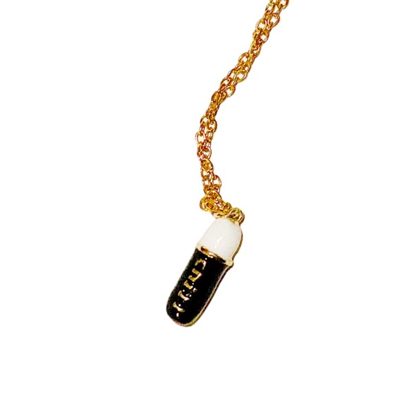 Black large chill pill necklace - Picture 4 of 4